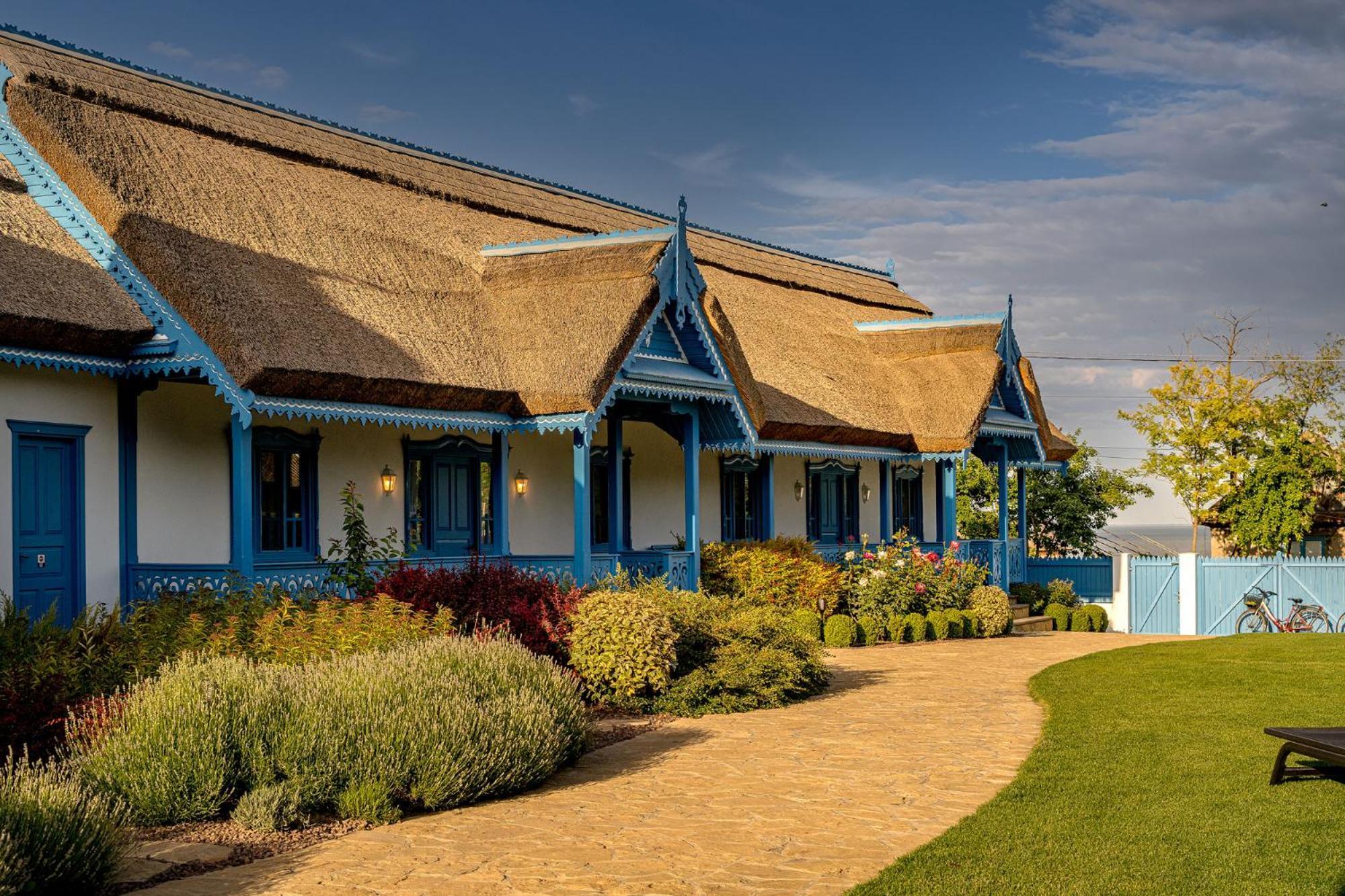 Casa Filip Din Sarichioi Hotel ภายนอก รูปภาพ