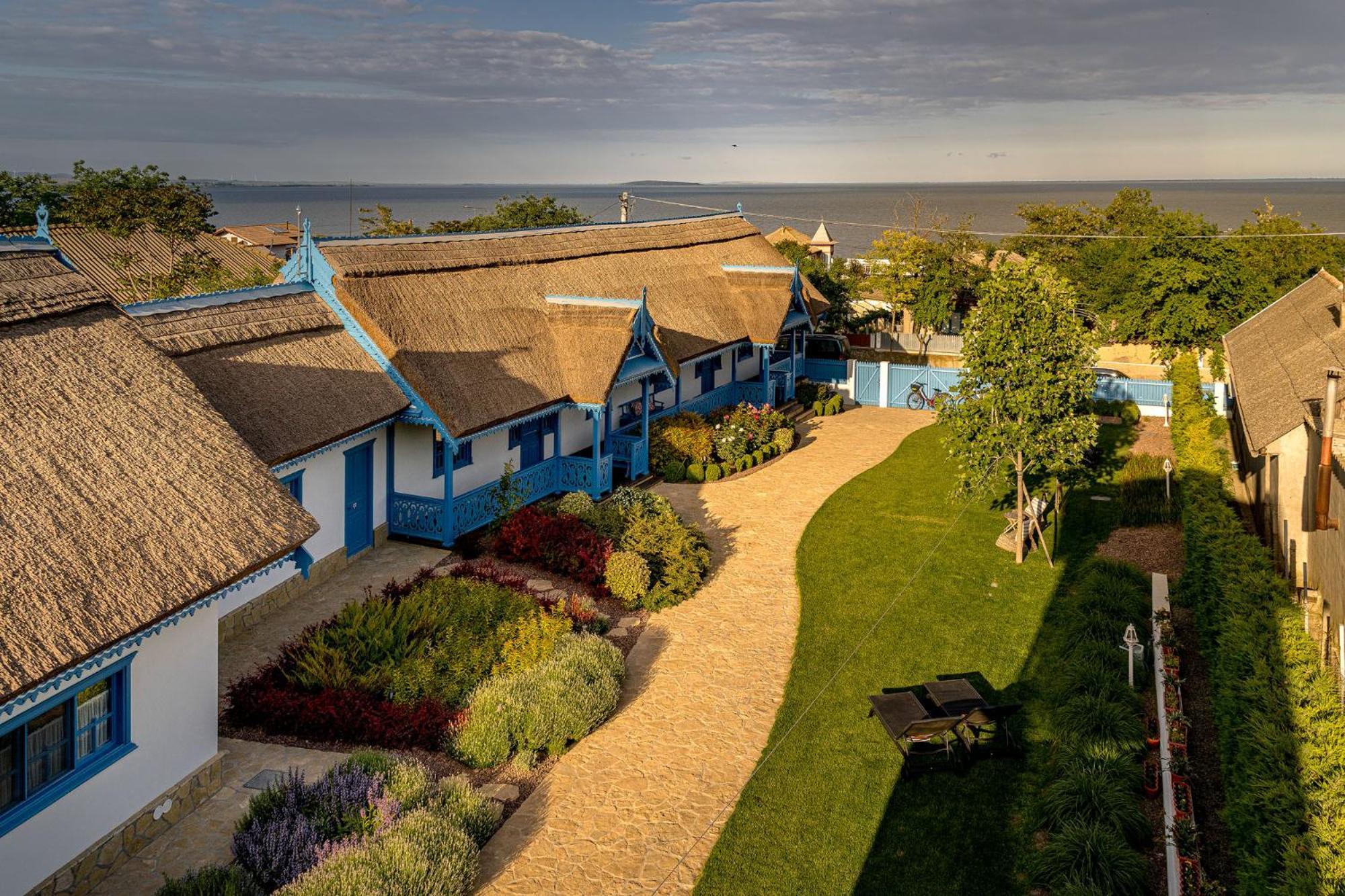 Casa Filip Din Sarichioi Hotel ภายนอก รูปภาพ