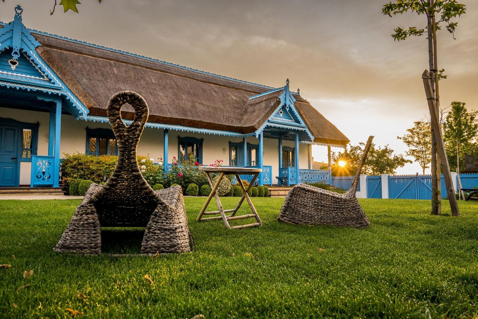 Casa Filip Din Sarichioi Hotel ภายนอก รูปภาพ